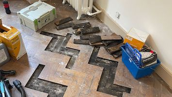 Réparation maintenance parquet Marseille lames endommagées trous éclats fixation PACA