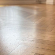 Ponçage et vitrification d’un parquet bâton rompu au Panier