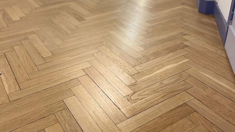 Rénovation d’un parquet bâton rompu à la Préfecture de Marseille