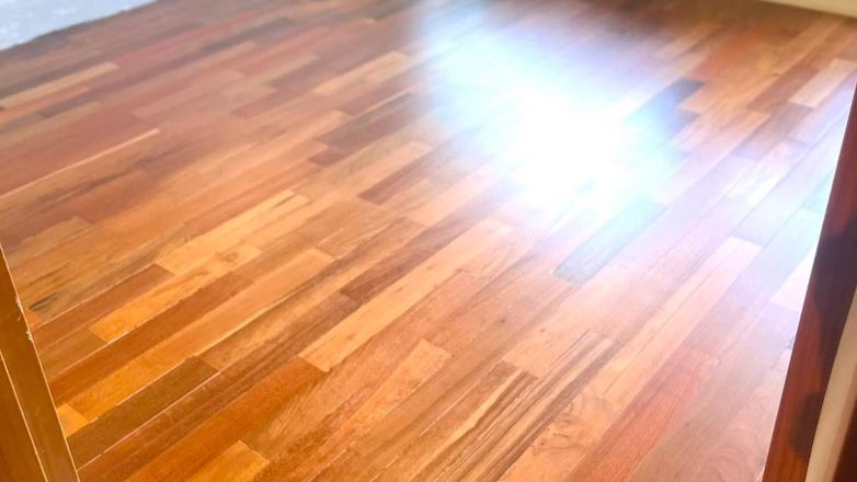 Rénovation d’un parquet exotique en Ipé à Marseille